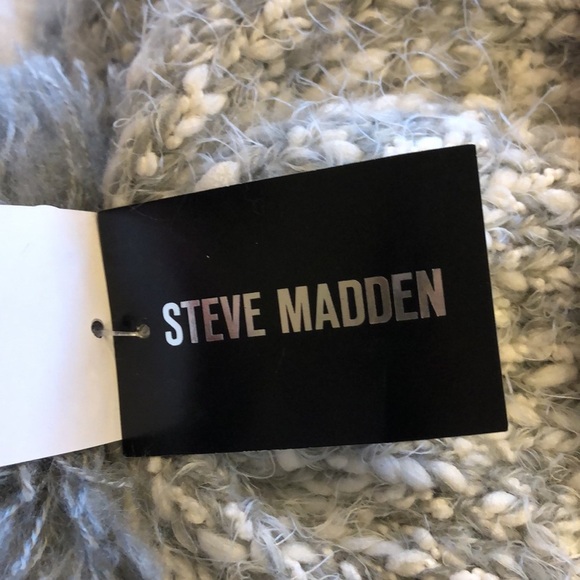 NWT Steve Madden Snood and Beanie in soft heathered grey/ecru -gift bow included - Picture 4 of 4